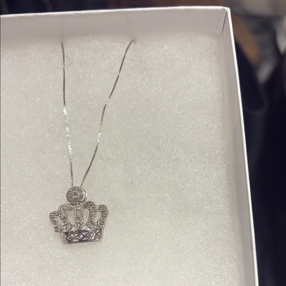 White gold and diamonds  Elegance Necklace with Intricate Design